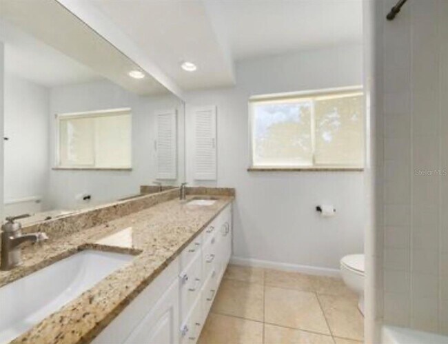 Building Photo - 115 Lake Shore Dr E