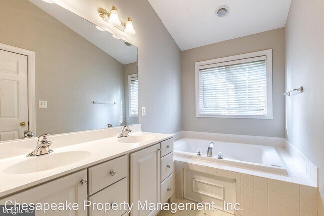 Building Photo - 3 br, 3.5 bath House - 10801 Wadsworth Road