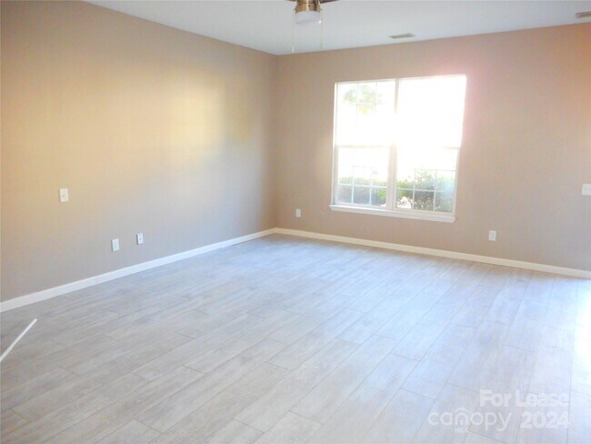 Building Photo - 3152 Mannington Dr