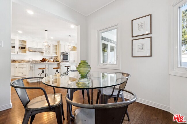 Building Photo - 956 S Longwood Ave