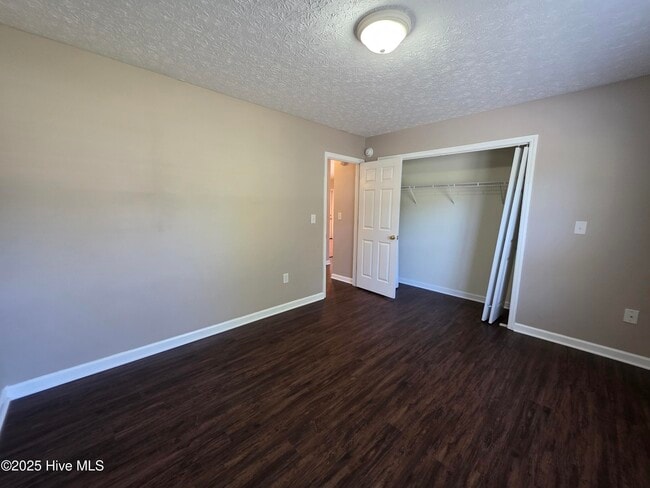 Building Photo - 345 Farina Dr