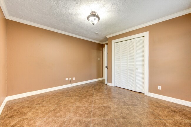 Building Photo - 9922 Carmalee St