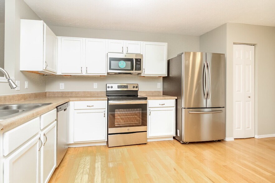 Building Photo - 5220 Sunsail Dr