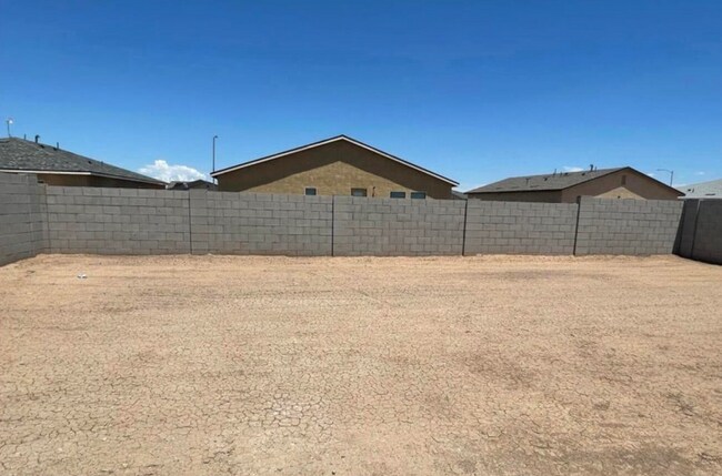 Building Photo - Charming 3 bed 2 bath home located in Eloy!