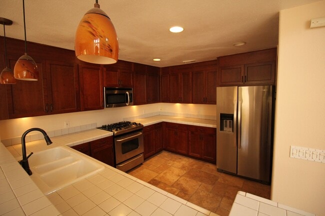 Building Photo - Large Carlsbad Townhouse, 3 bedroom condo ...