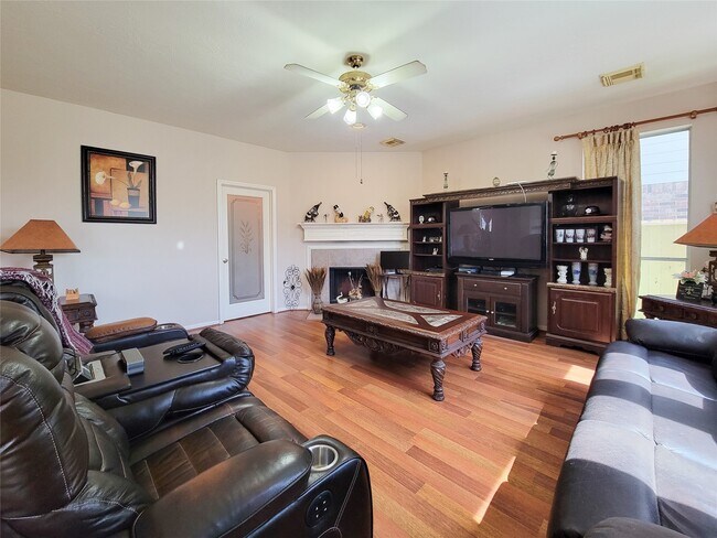 Building Photo - 8002 Weeping Willow Pl