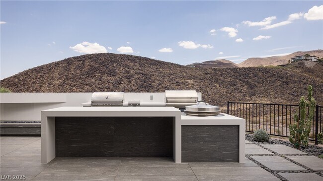 Building Photo - 692 Scenic Cliff Dr