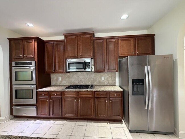 Building Photo - 4805 Carriage Bridge Ln