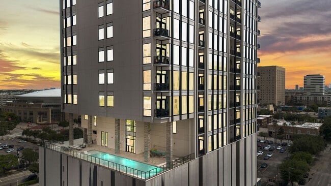 Building Photo - 1211 Caroline St