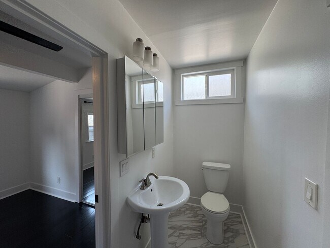 Building Photo - Cincinnati Duplex