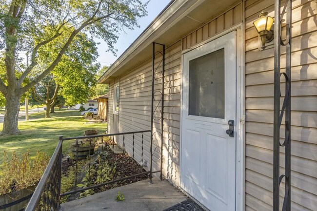 Building Photo - Beautiful 3-Bed 1.5-Bath House in Waterloo