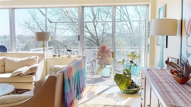 Building Photo - 1400 East Ave