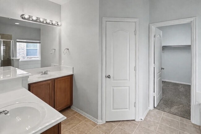 Building Photo - 2704 Evening Mist Dr