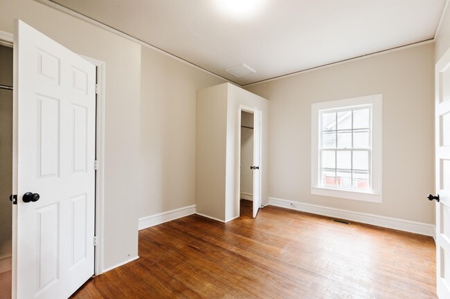 Building Photo - 22 E 7th St