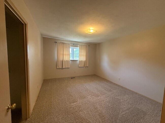 Building Photo - 4301 Jordan Ave
