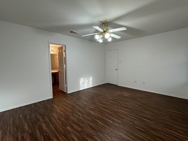 Building Photo - 5435 Dove Dr