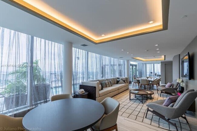 Building Photo - 4010 S Ocean Dr