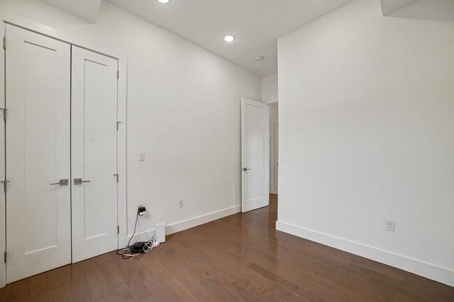 Building Photo - 46 Carlton Ave