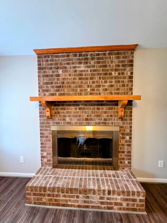 Building Photo - 3 Bedroom Brick Home Easley, SC