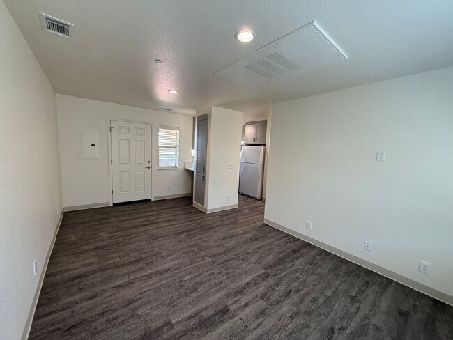 Building Photo - Free Month of Rent for Move in before Dec 1st - Brand New Upstairs 2 Bedroom Apartment