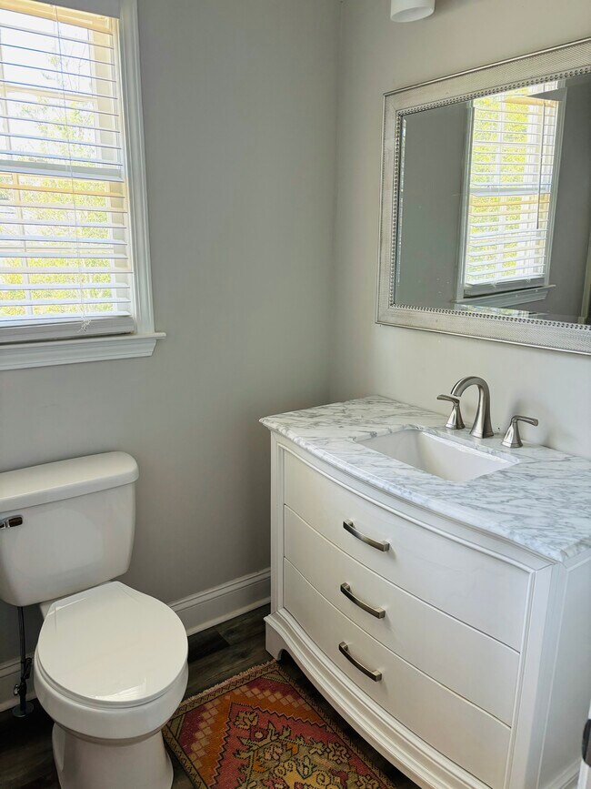 Building Photo - 303 Stonehaven Ln