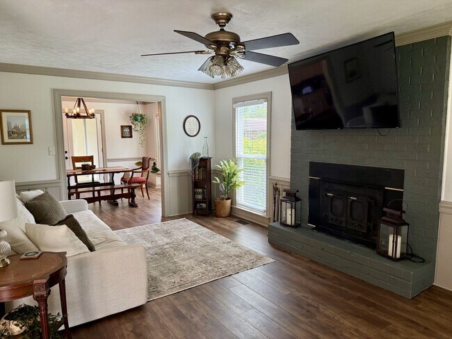 Building Photo - 405 Andros Dr