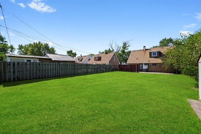 Building Photo - 17007 Oakwood Ave