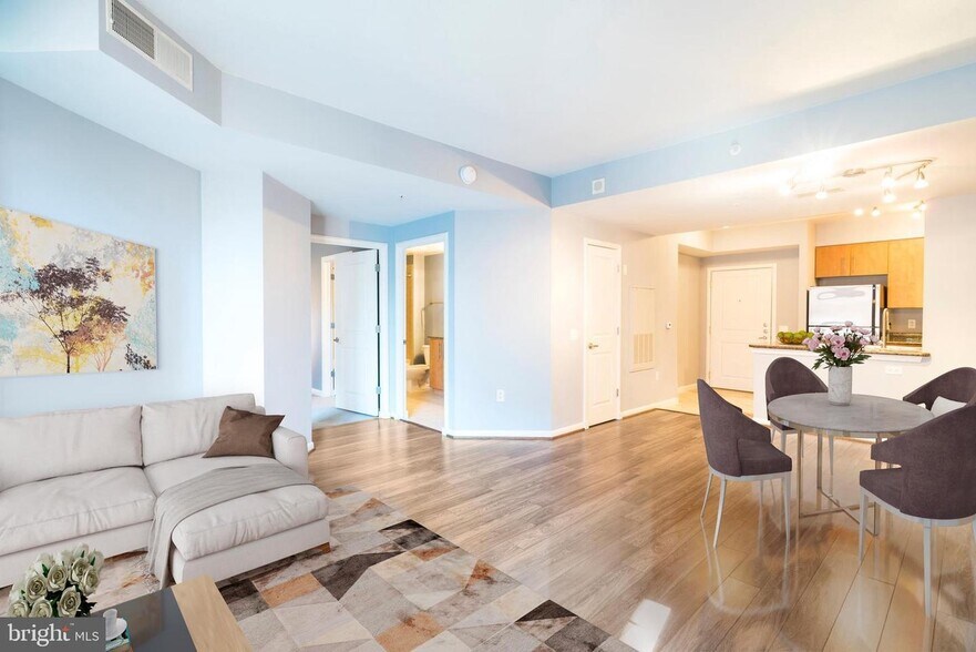 Building Photo - 1021 N Garfield St