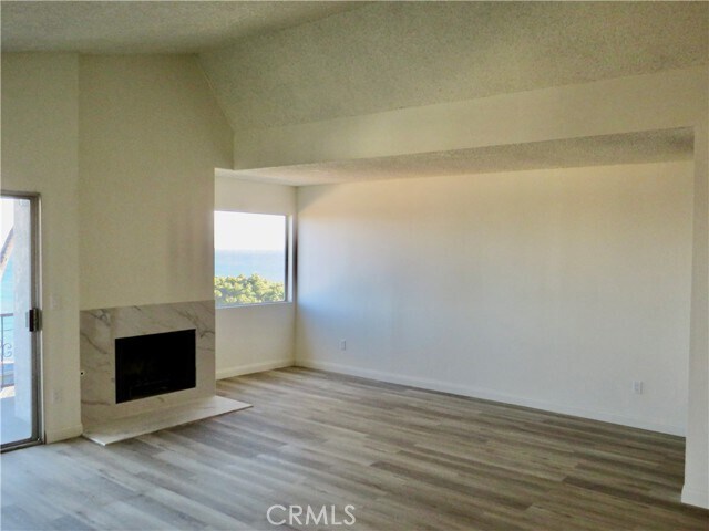 Building Photo - 3935 Bluff Pl