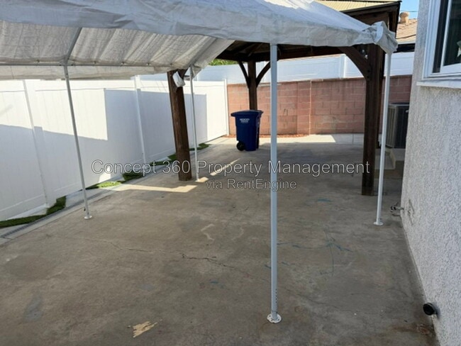 Building Photo - 5029 Fidler Ave