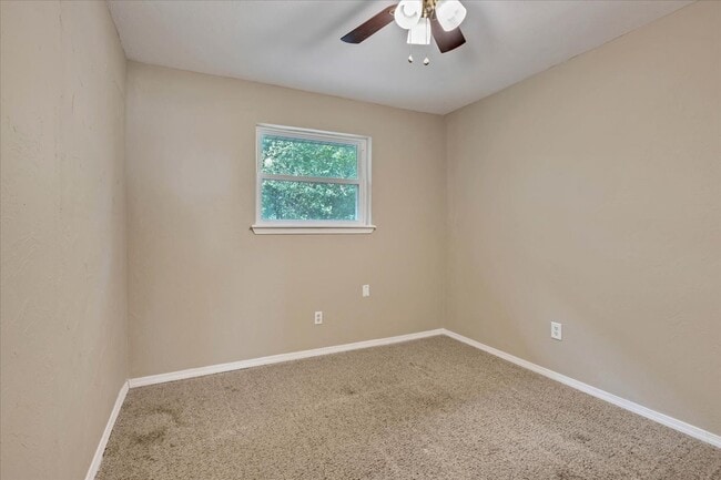 Building Photo - 1611 Briarcliff Ct