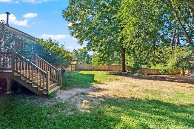 Building Photo - 2560 Walton Way SW