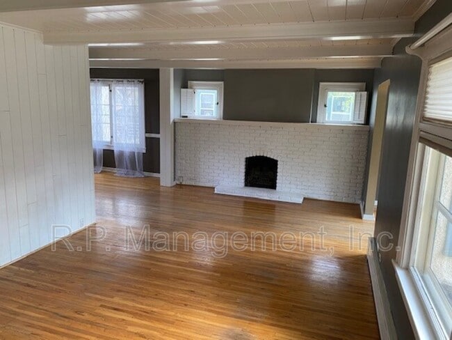 Building Photo - 4221 Harriet Ave