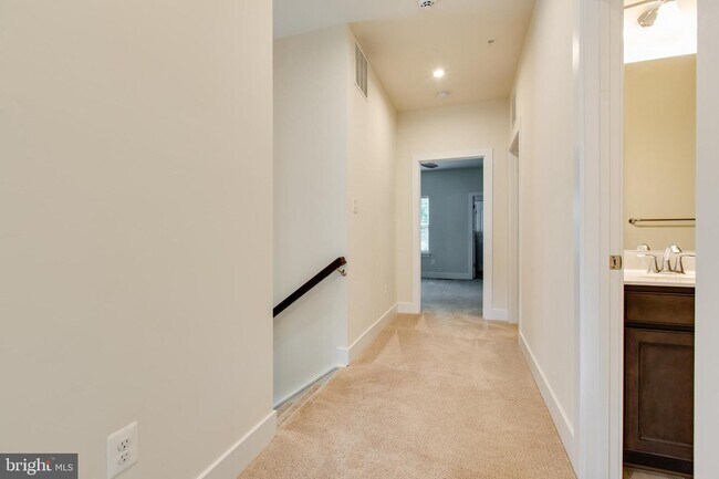 Building Photo - 2546 Buckthorn Dr