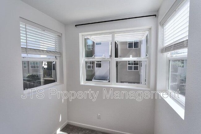Building Photo - 396 Midstream Ln