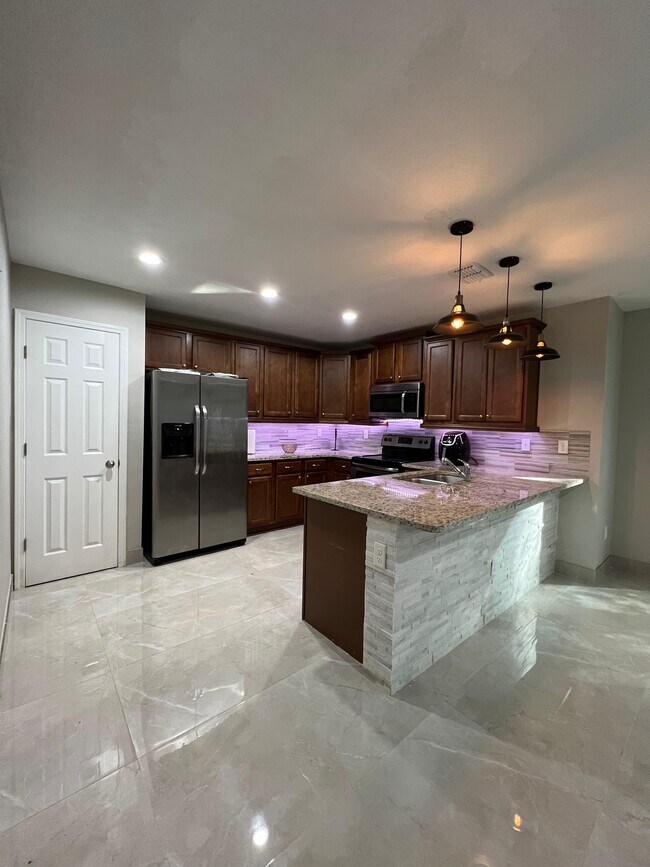 Kitchen - 4252 Adirolf Rd