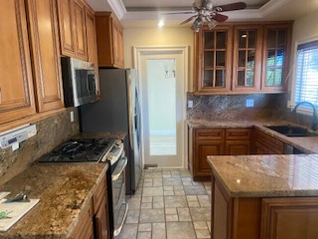 Building Photo - 4 Bedroom, 2.5 Bathrooms
