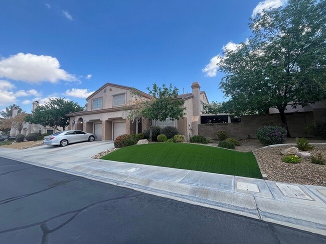 Building Photo - Charming Oversized 2 Bed, 2 Bath Townhouse...