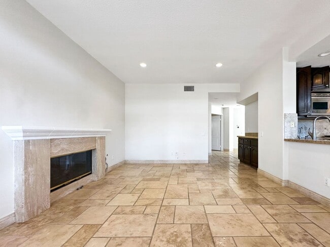 Building Photo - Beautiful Marina Hills Home!