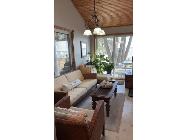 Building Photo - 12617 Old N Shore Dr