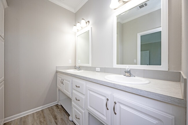 Building Photo - 1620 Killarney Ct