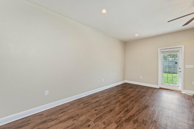 Building Photo - 175 Iron Horse Dr E