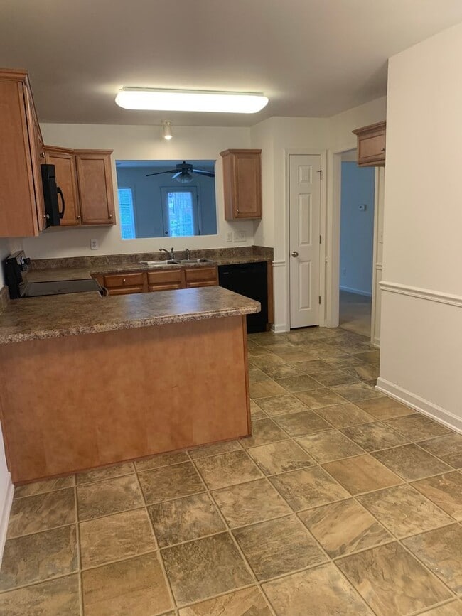 Building Photo - 3 Bedroom Rental on Cul-De-Sac!