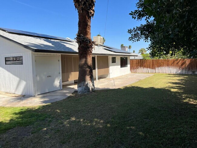 Building Photo - 2-Bedrooms and 2-Bathrooms Home Palm Desert