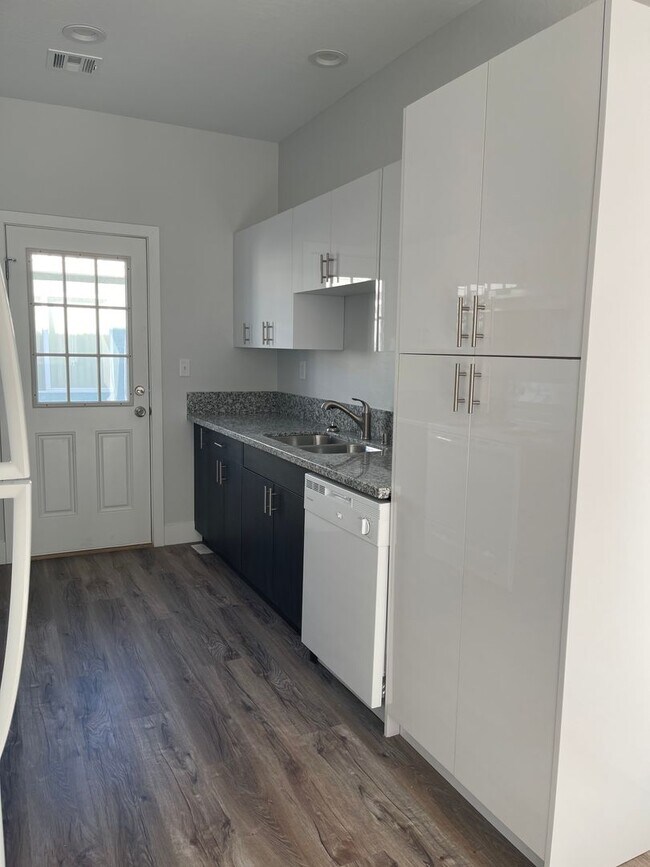 Building Photo - 3 Bedroom in Pahrump