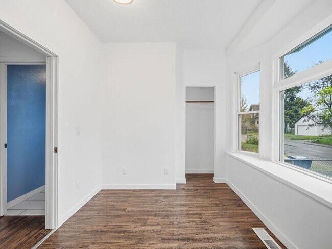 Building Photo - Stunning Updated Home in North Spokane | Bright Interiors, Modern Kitchen & Private Patio