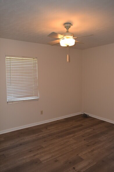 Building Photo - 8114 Meadowglen Dr