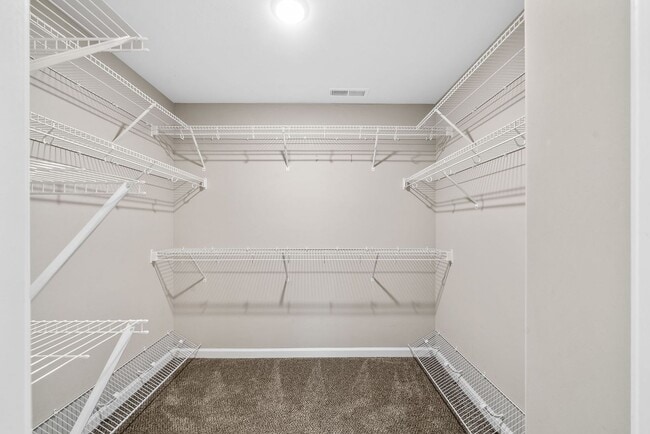 Building Photo - Pet Friendly Four Bedroom with Bonus!
