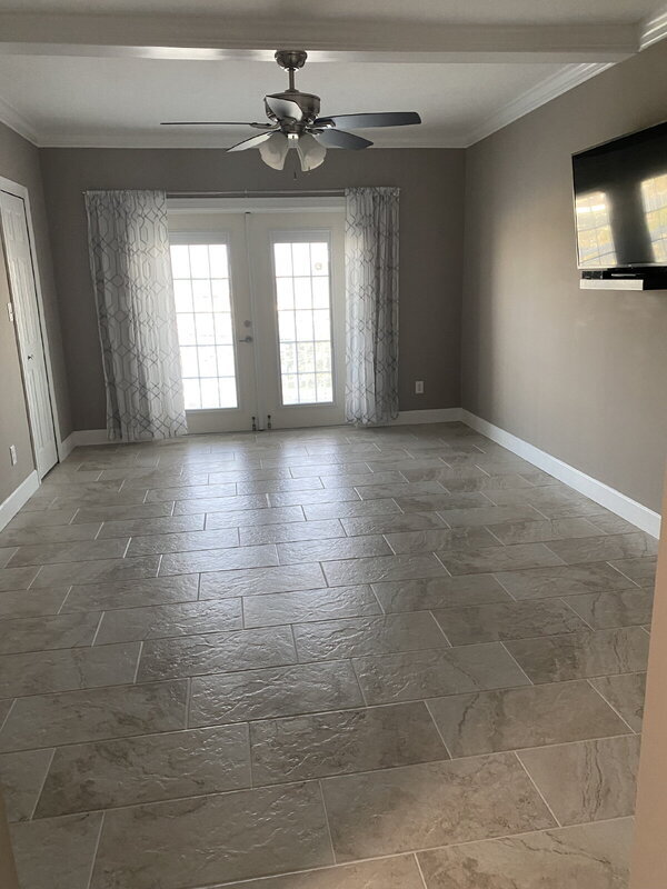 Building Photo - 404 S Beach St