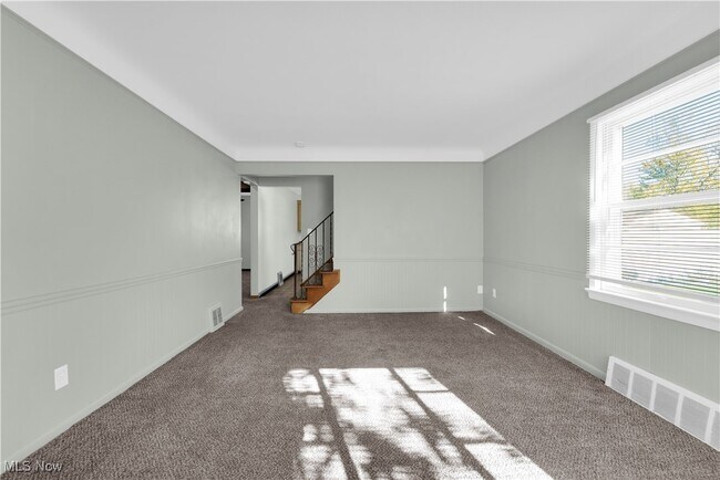 Building Photo - 1487 E 193rd St